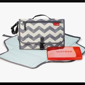 Skip Hop pronto chevron travel diaper changing pad